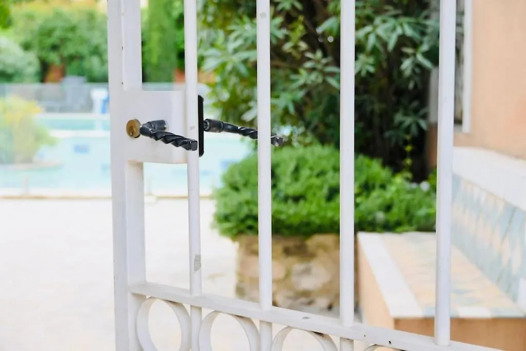Maison D'Architecte * 2 Piscines * Saint-Saturnin-les-Avignon France