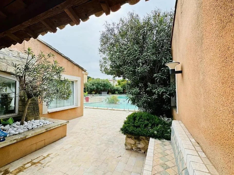 Maison D'Architecte * 2 Piscines * Saint-Saturnin-les-Avignon 0*,  France