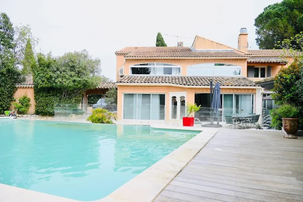 Maison D'Architecte * 2 Piscines * Saint-Saturnin-les-Avignon Villa