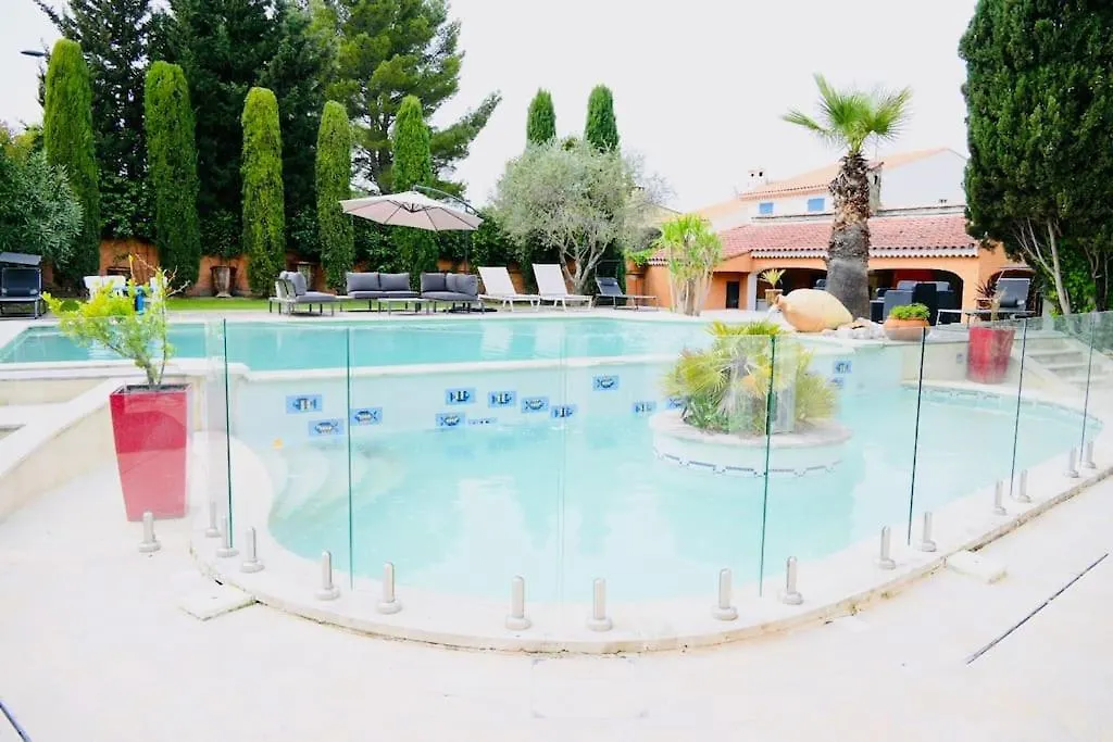 Maison D'Architecte * 2 Piscines * Saint-Saturnin-les-Avignon Villa